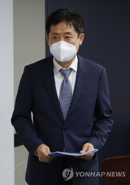 김주현 금융위원장 후보자가 지난달 7일 서울 중구 여신금융협회에서 기자 간담회에 참석하기 위해 입장하고 있다. 연합뉴스